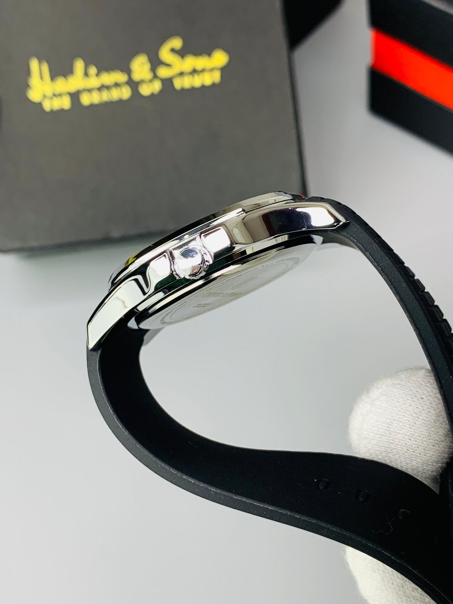 UN Ultra Straps Watch ( Silver Black )