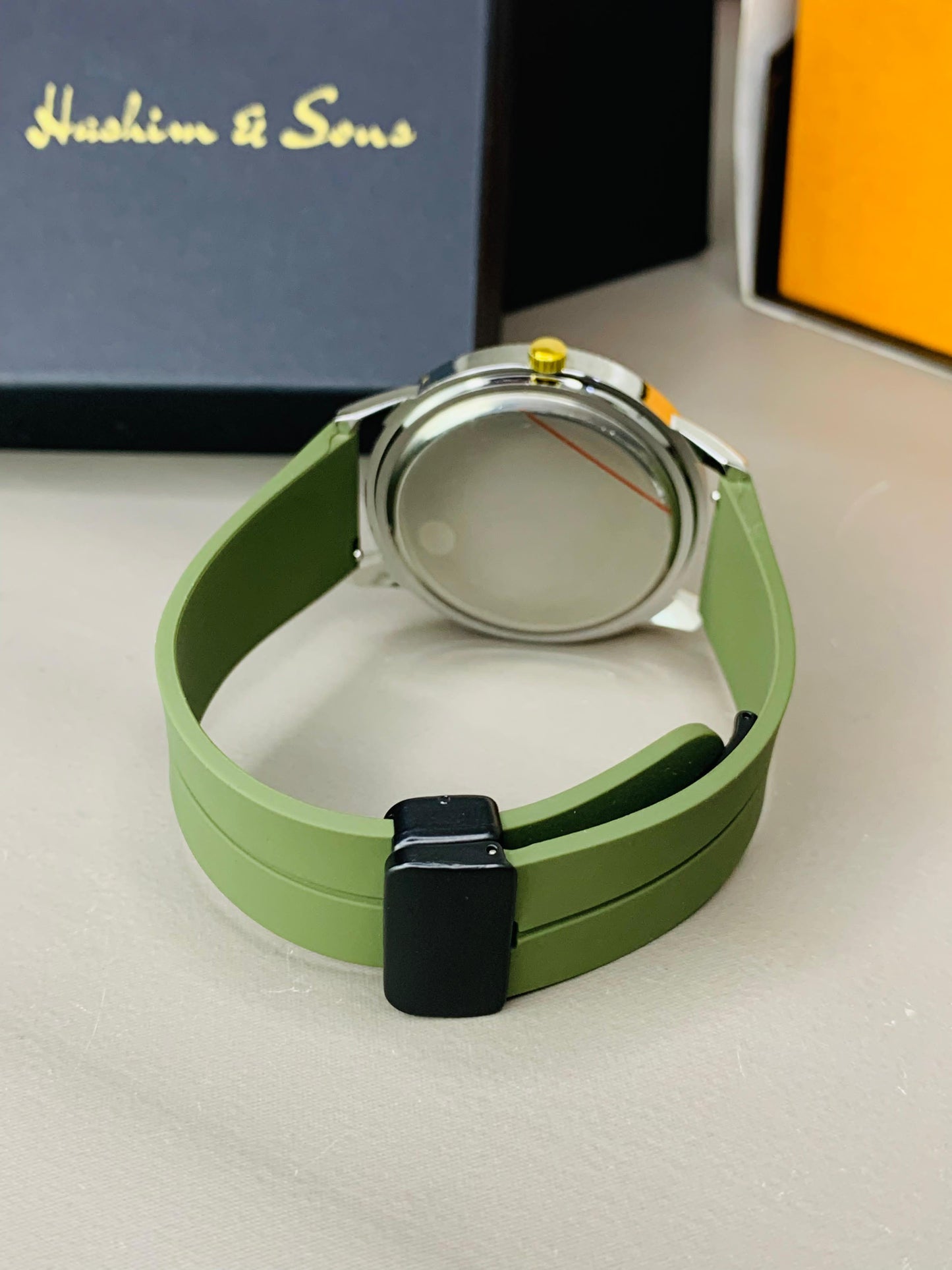Magnetic Strap Watch With Date (Green)