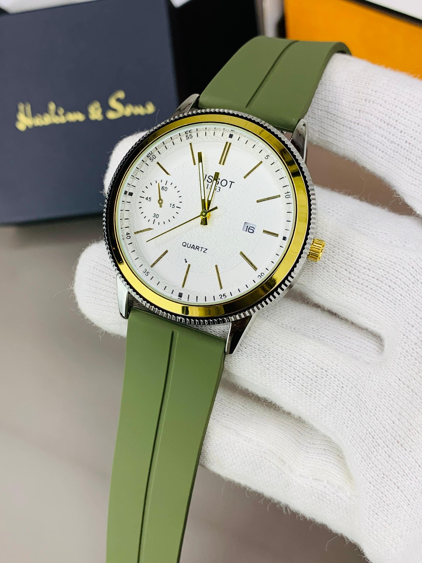 Magnetic Strap Watch With Date (Green)